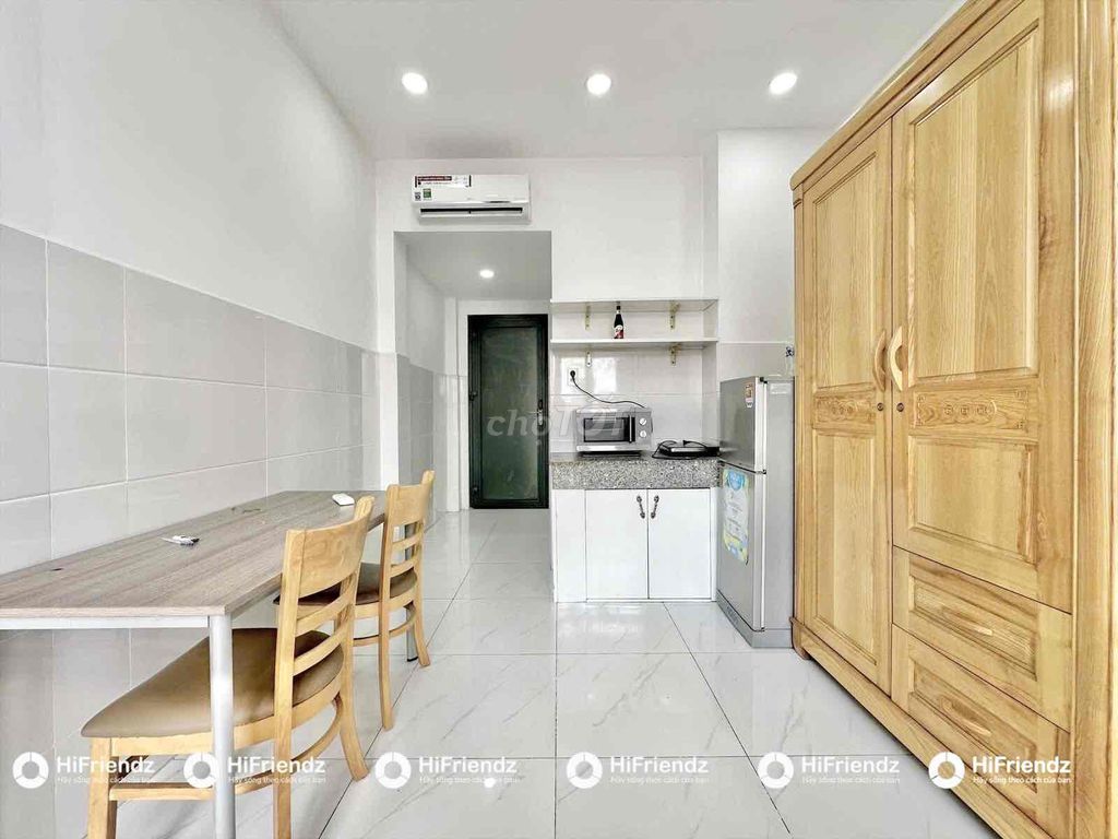 District 2 of the Swag Sg, Full interior, cool