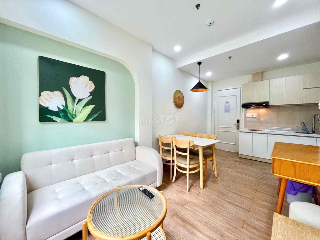 The one-room bathroom has a bathtub in the beautiful locality of the Nephew.
