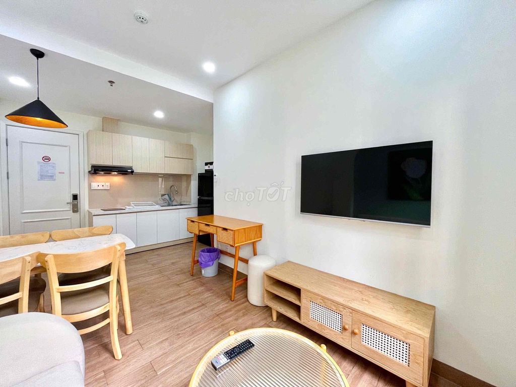 The one-room bathroom has a bathtub in the beautiful locality of the Nephew.
