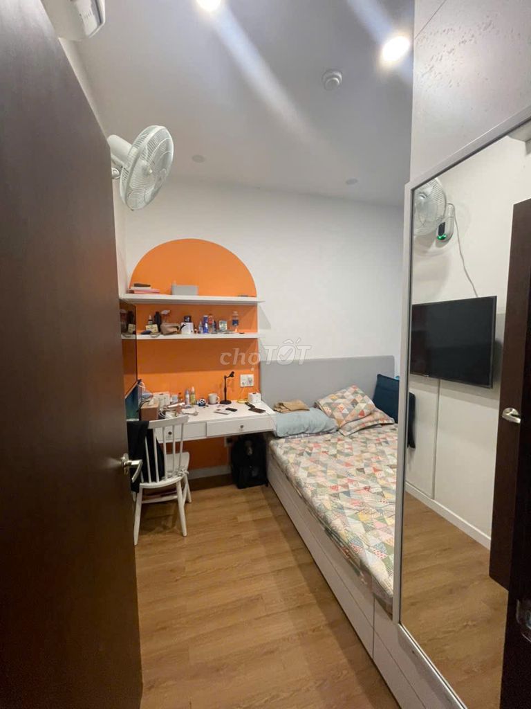 Renting ruby 95 M2-- three full-size bedrooms-- 14 million a month.