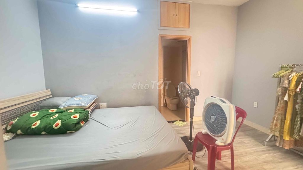Rent two bedrooms. Two toilets full of tecco bt.
