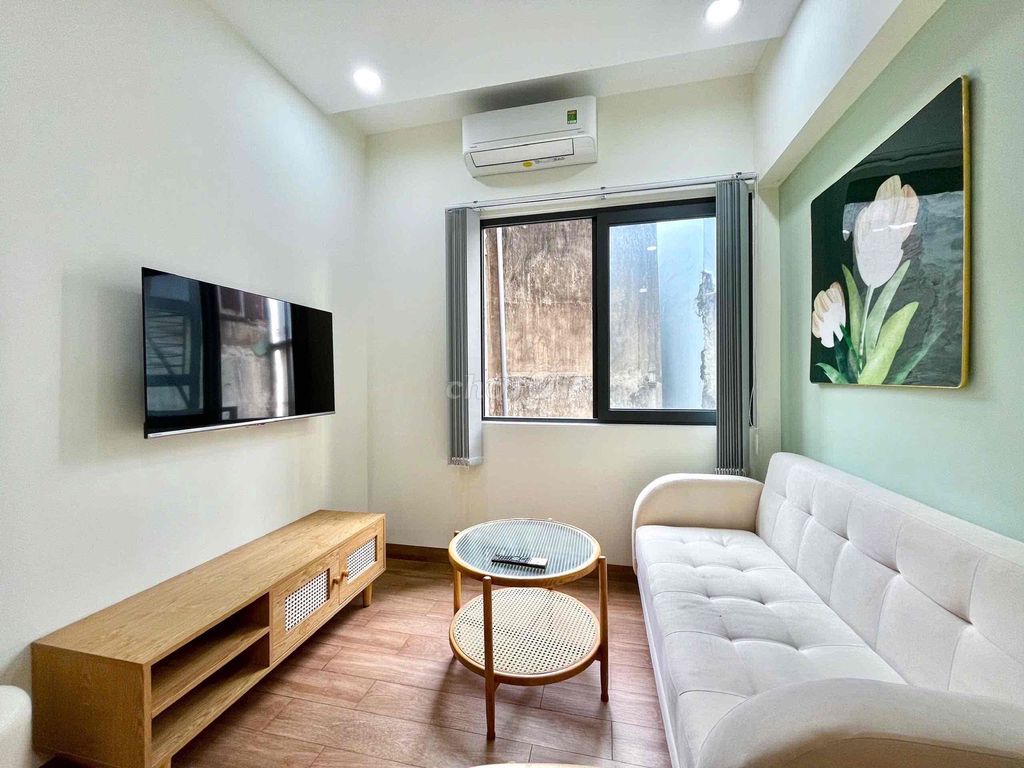 The studio apartment is full of high-end furniture right down the Phan Xích Long food street.