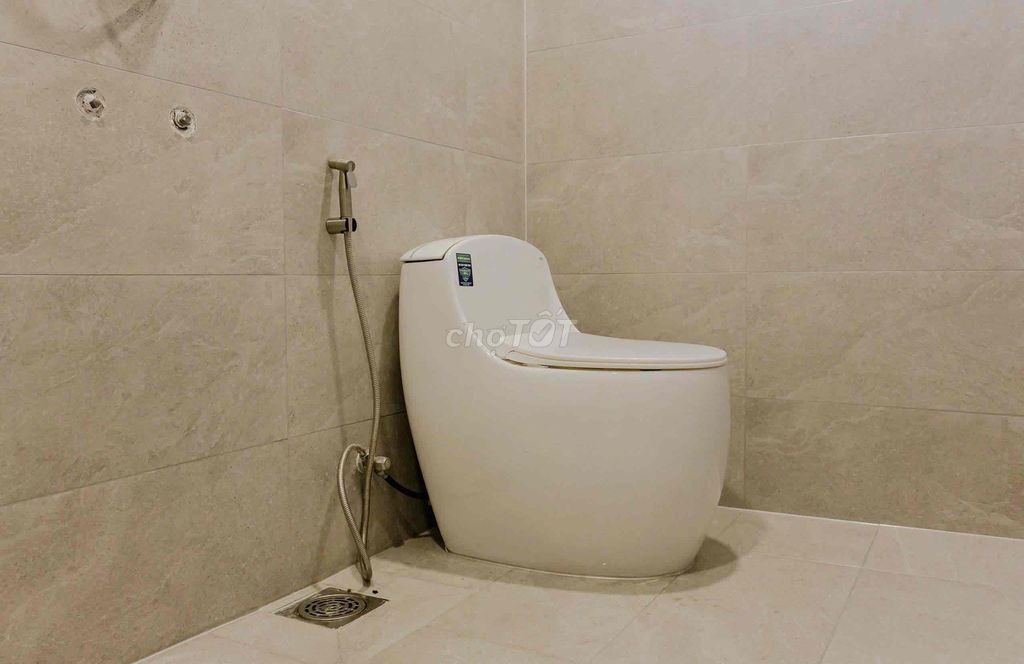 Rent two bedrooms. One bathroom, clear the kitchen. A full window of Nguyễn Trãi Bến Thành.