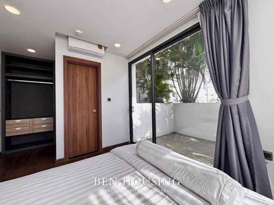 The 1st Bed Room/Bin Service is Lạc Long Quân.
