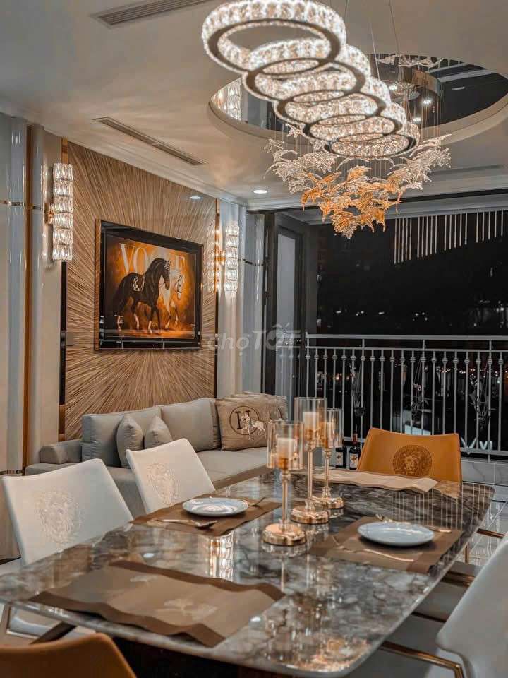 I'm renting a two bedroom three, Vinhomes Grand Park bedroom.