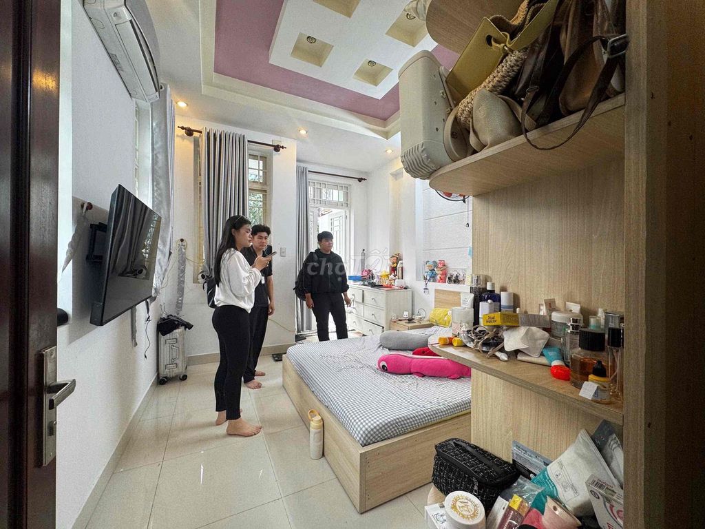 A kitchen bedroom, Dương Quảng Hàm.