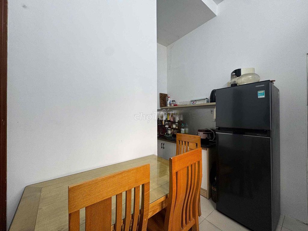 A kitchen bedroom, Dương Quảng Hàm.