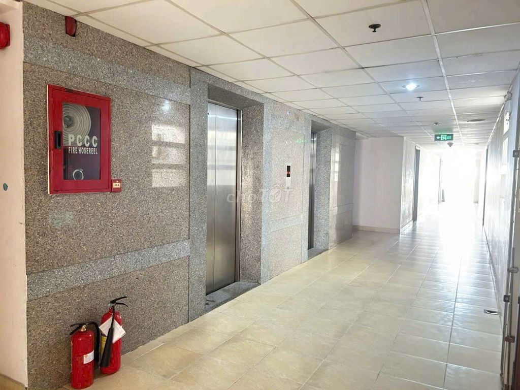 Let's rent Funky D1 with an elevator