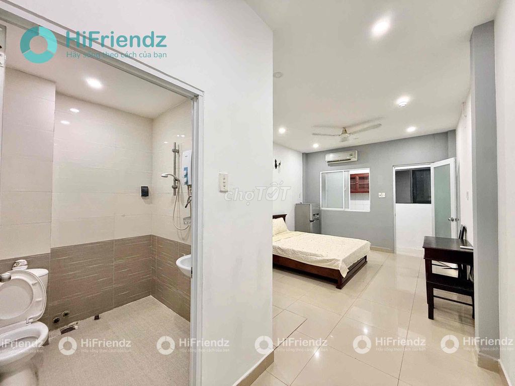 Rent the elevator apartment, cut out the kitchen at the airport.