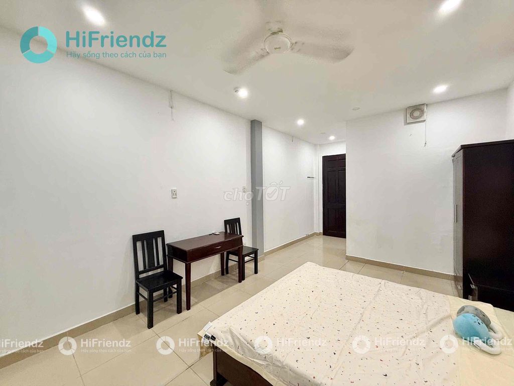 Rent the elevator apartment, cut out the kitchen at the airport.
