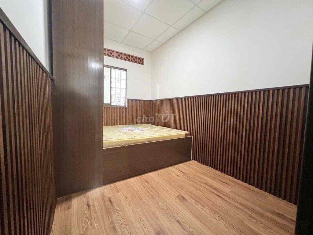 It was the owner who rented a free bedroom.