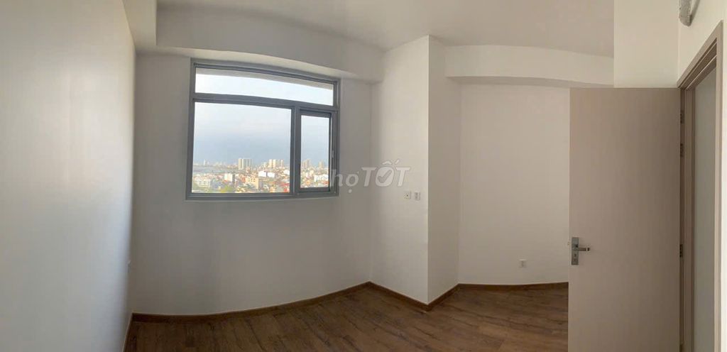 Rent apartment 55 M2, two bedrooms. A clear, natural, natural, natural design toilet.
