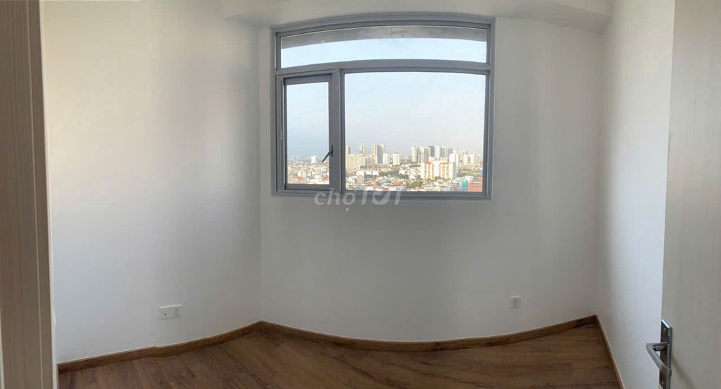 Rent apartment 55 M2, two bedrooms. A clear, natural, natural, natural design toilet.