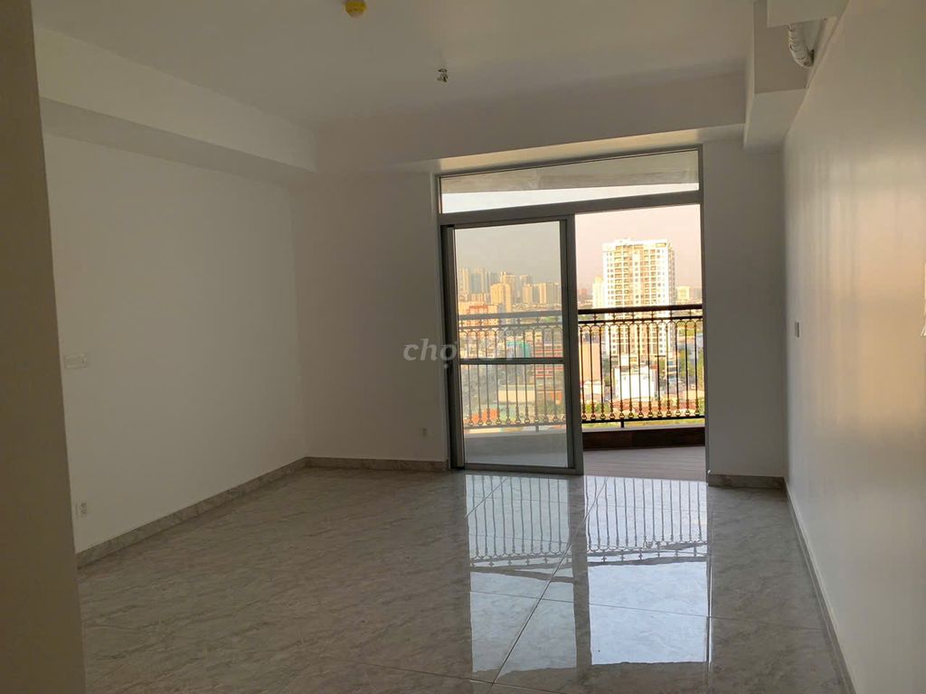 Rent apartment 55 M2, two bedrooms. A clear, natural, natural, natural design toilet.
