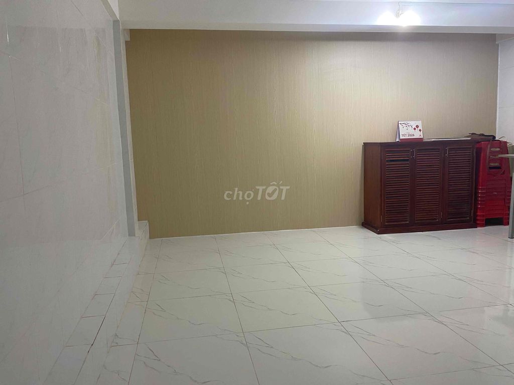 Renting apartment 3rd floor in front of Võ Văn Kiệt District 5.