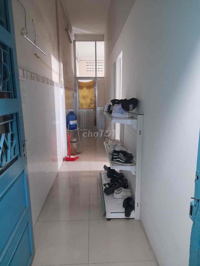 Renting apartment 3rd floor in front of Võ Văn Kiệt District 5.