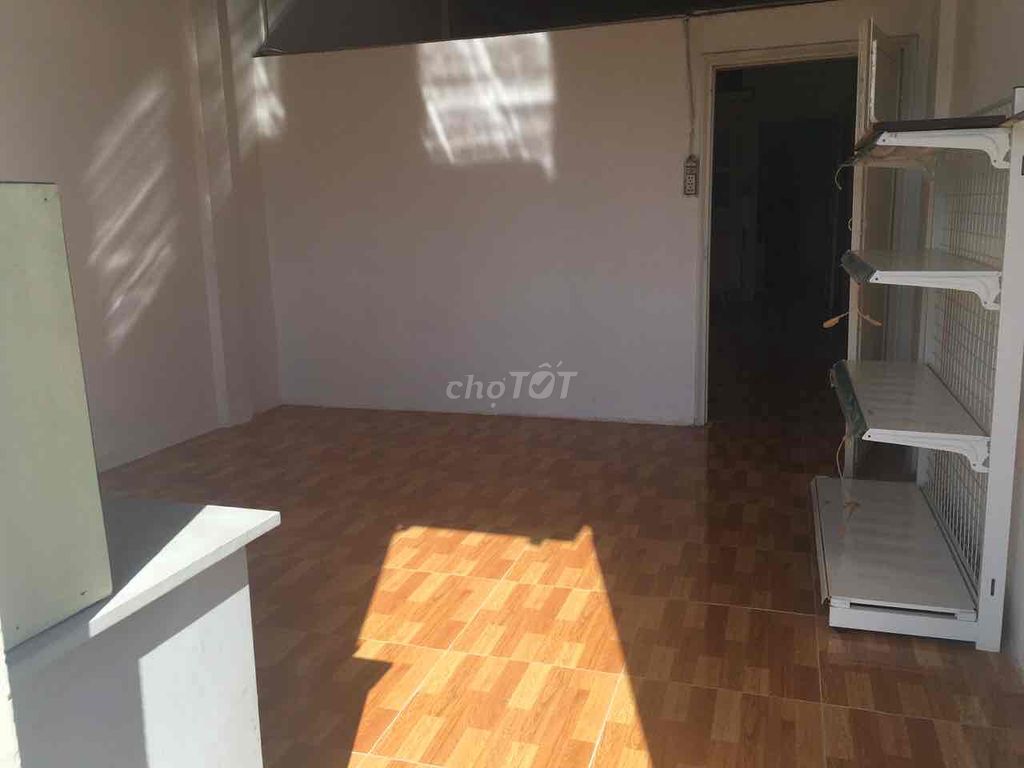 Renting apartment 3rd floor in front of Võ Văn Kiệt District 5.