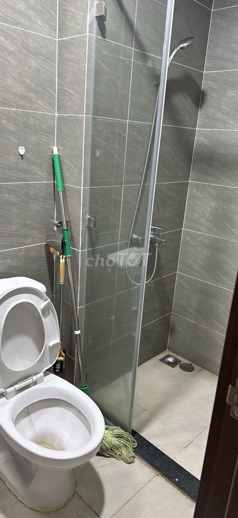 We need to rent a two-way apartment - two toilets.