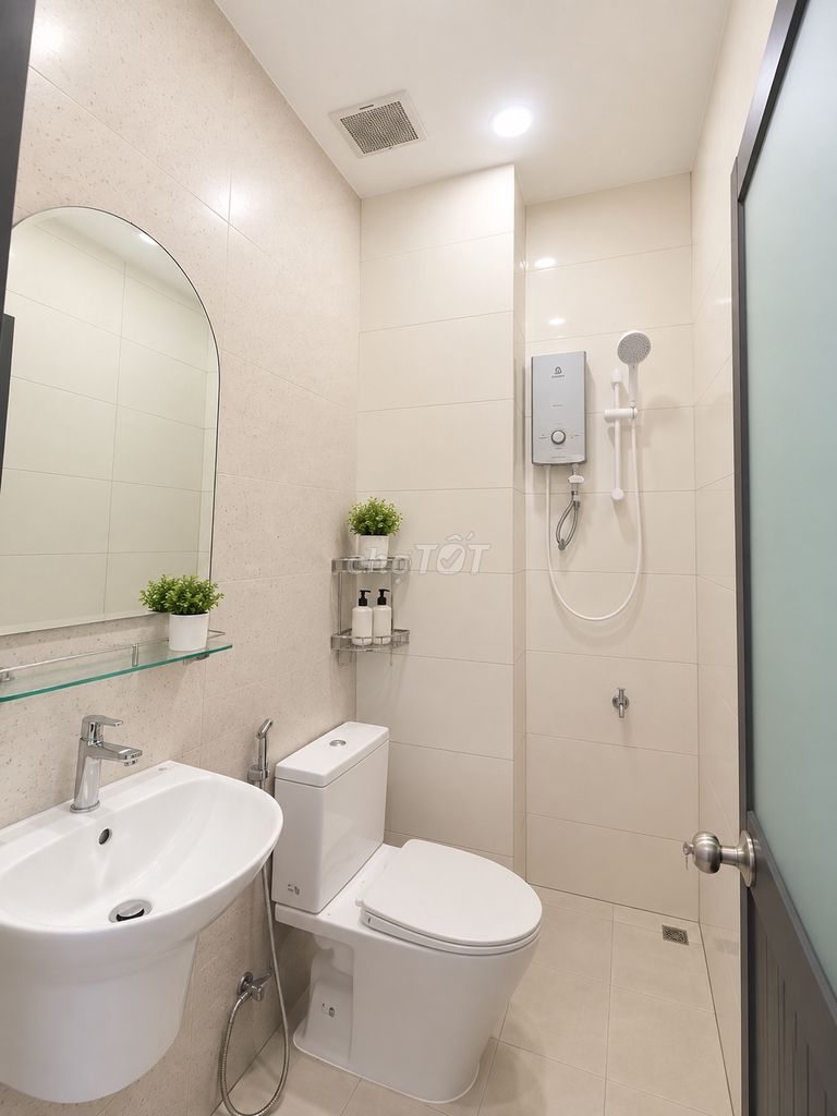 It was the owner who rented the new apartment next to the market.