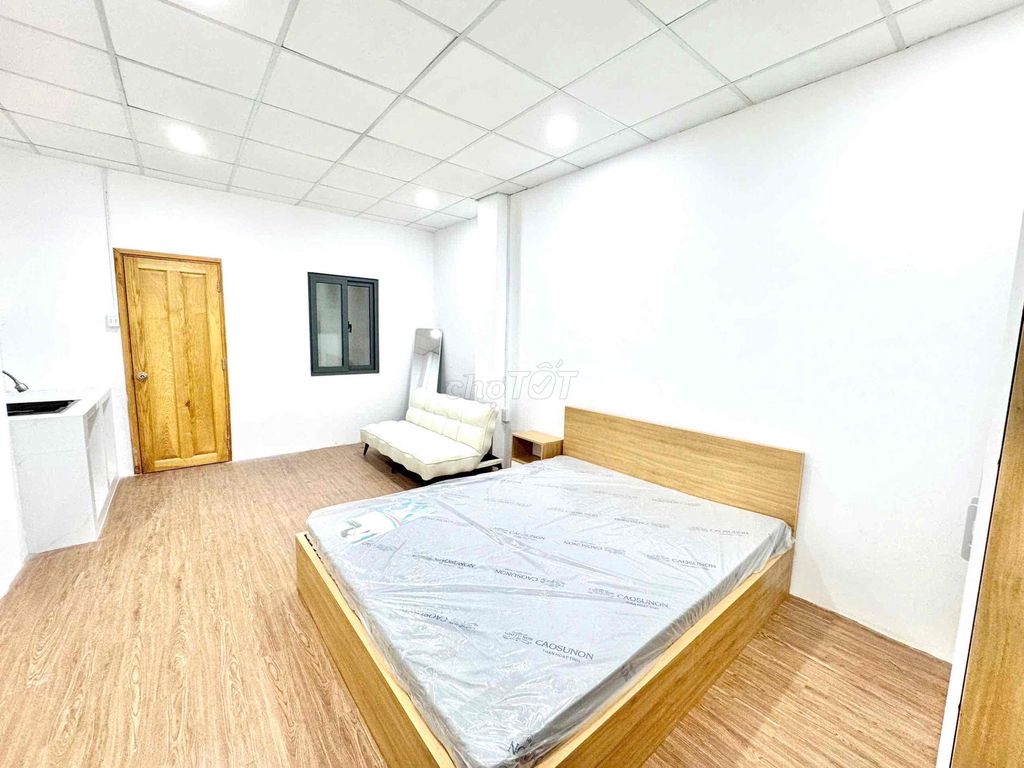 Rent the new 30mm studio right on the 8th District Probacle.