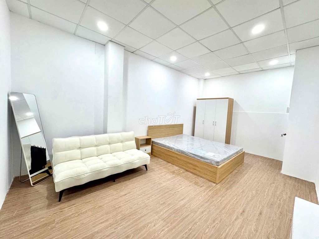 Rent the new 30mm studio right on the 8th District Probacle.