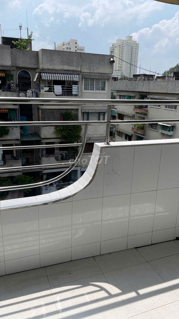 We'll hire Chung cư Xóm Cải, we'll have one room left.