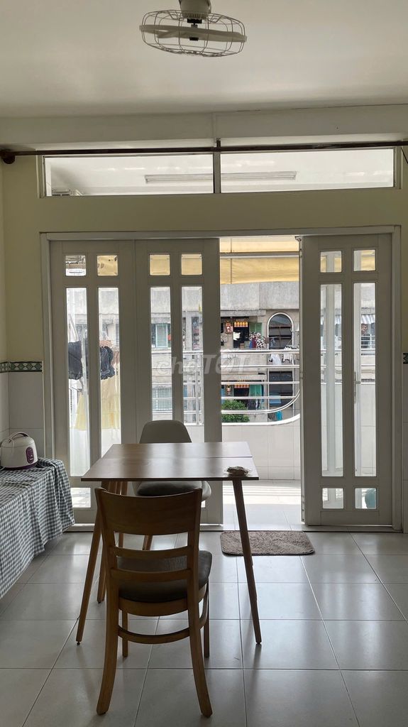 We'll hire Chung cư Xóm Cải, we'll have one room left.
