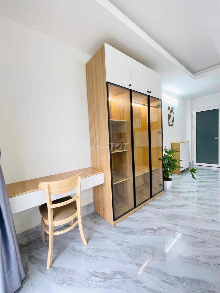 elevator balcony studio.