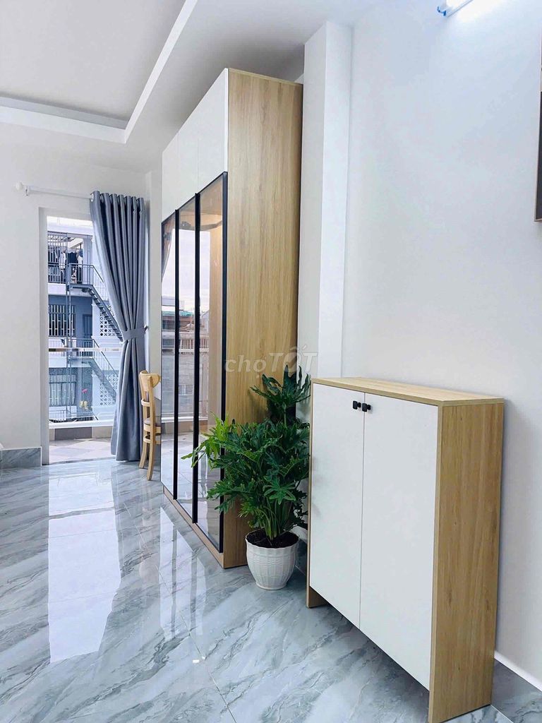 elevator balcony studio.