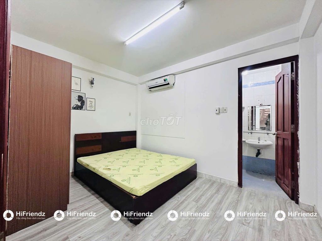 Rent the apartment. One bedroom, kitchen cup, full interior, almost even life.
