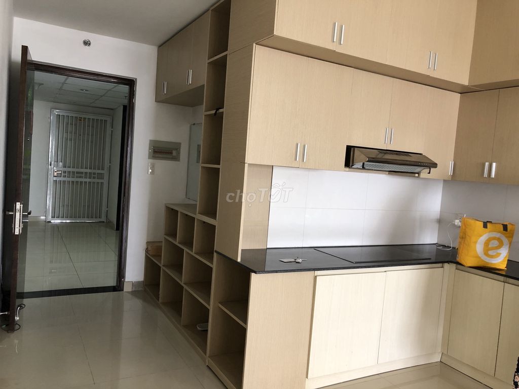 Rent Screc Tower-- 100 M2-- 3 large bedrooms, nice high view.