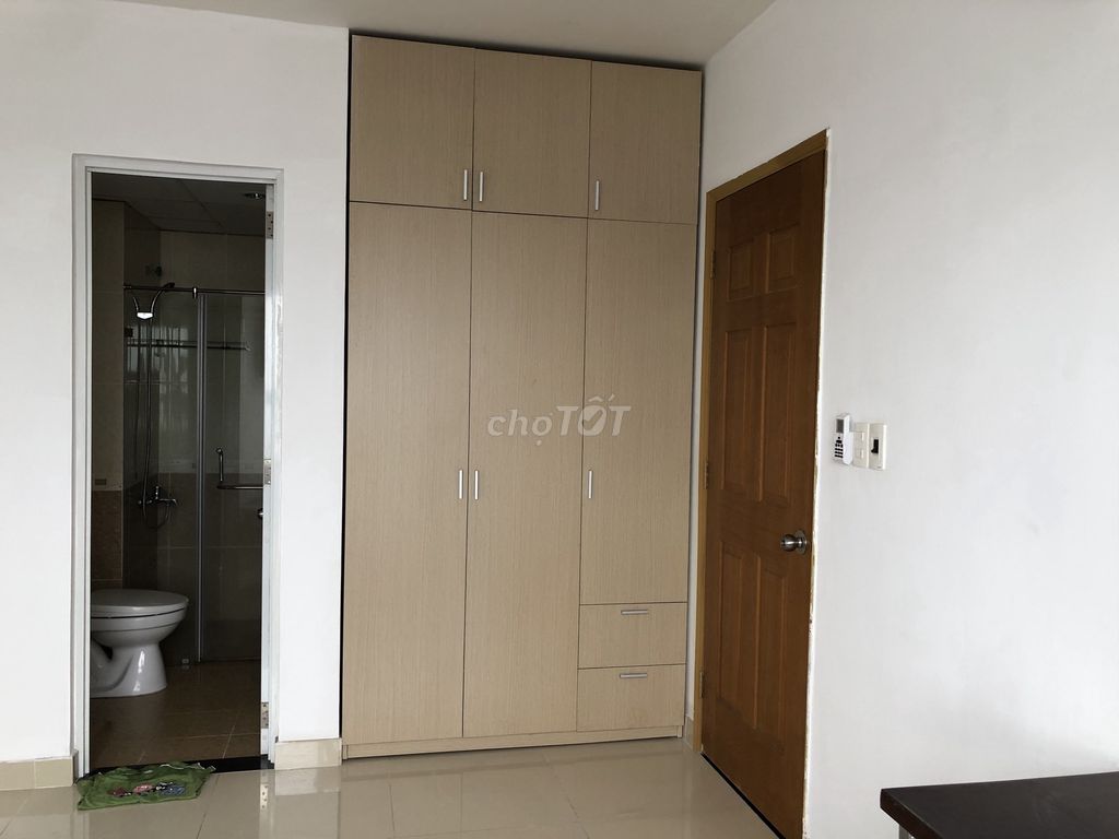 Rent Screc Tower-- 100 M2-- 3 large bedrooms, nice high view.