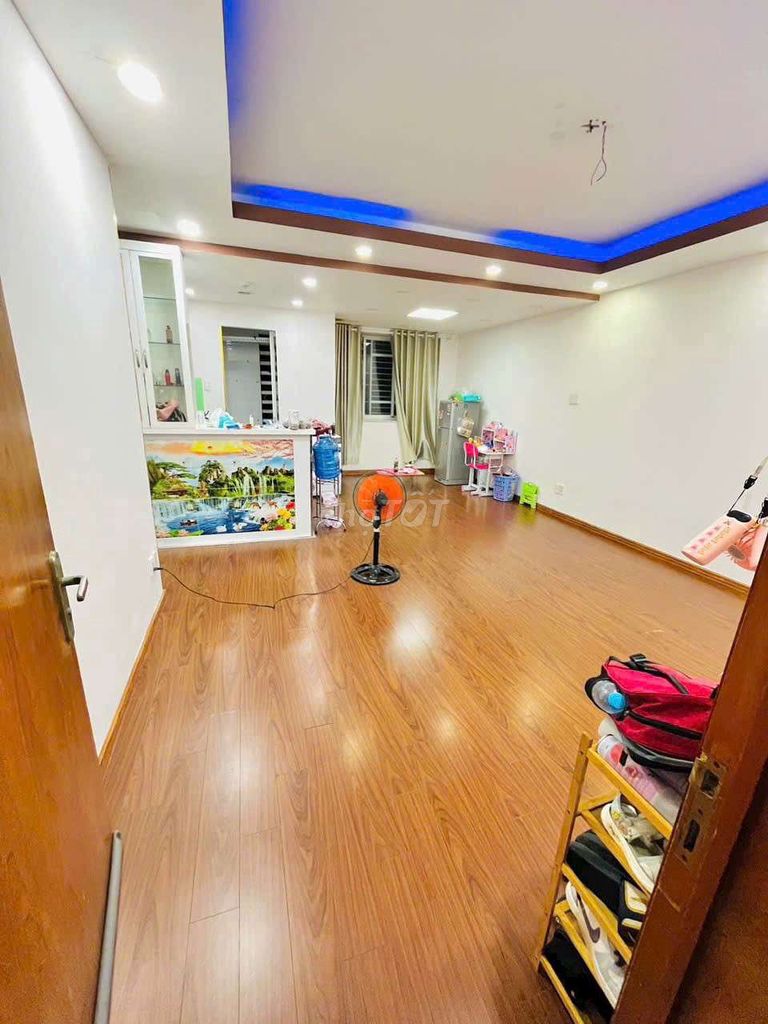 Let's rent Funky apartments with elevators