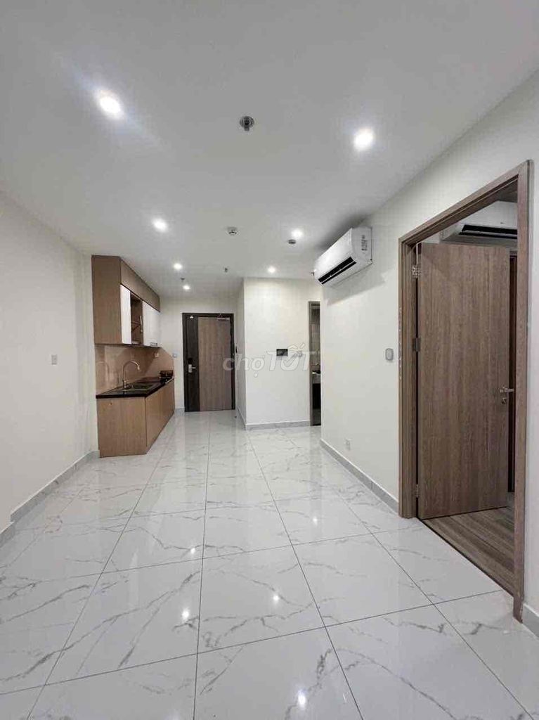 For two of the Grand Park Hall's Halles, 9th District, only 7 million.