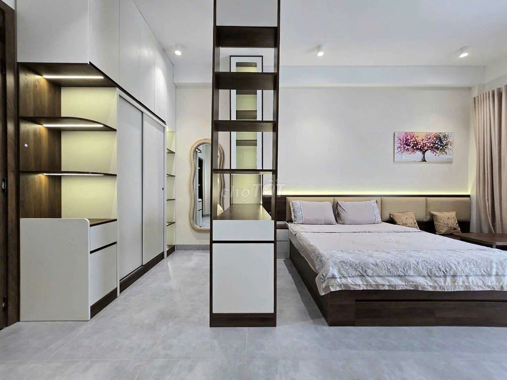 Rent a big balcony studio, full interior right at Nguyễn Duy Trinh.