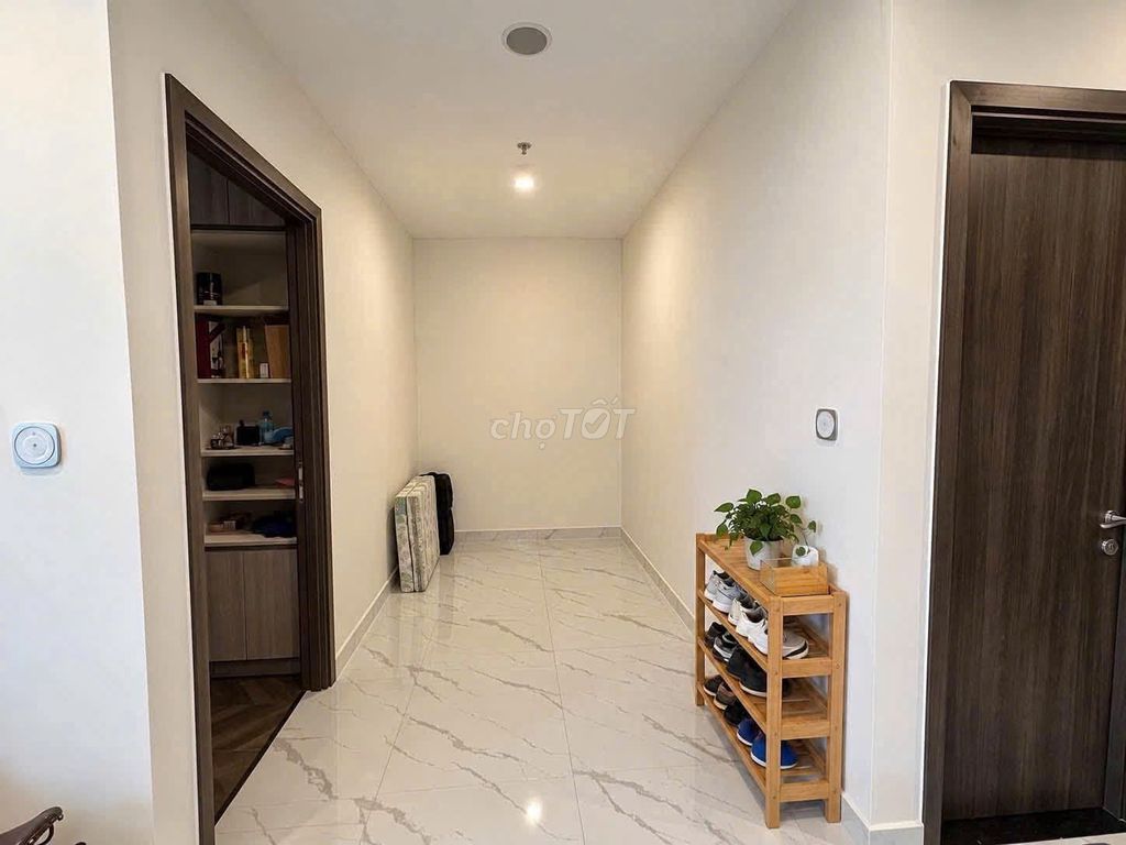 Rent The Opus One a full bedroom interior of the pool cv 36 ha at 11 million
