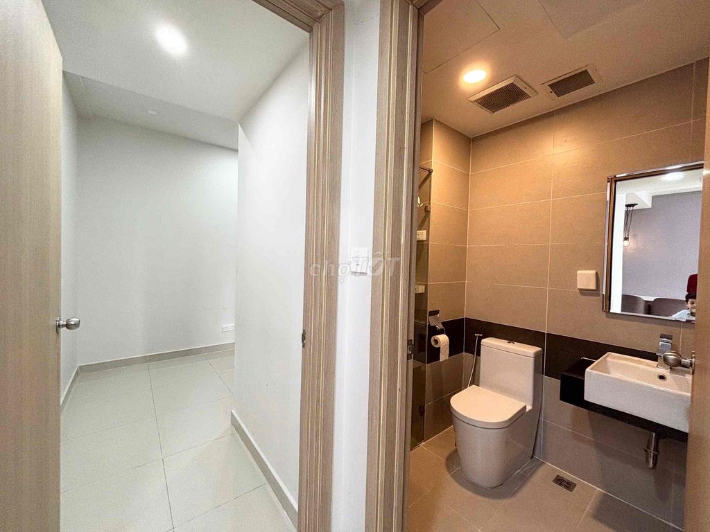 Rent Orchard Parkview two bedrooms. A full-size bathroom near the airport.