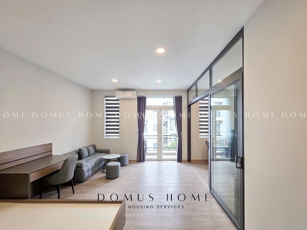 Opening the mini-bar with balconies in Mart District 7.