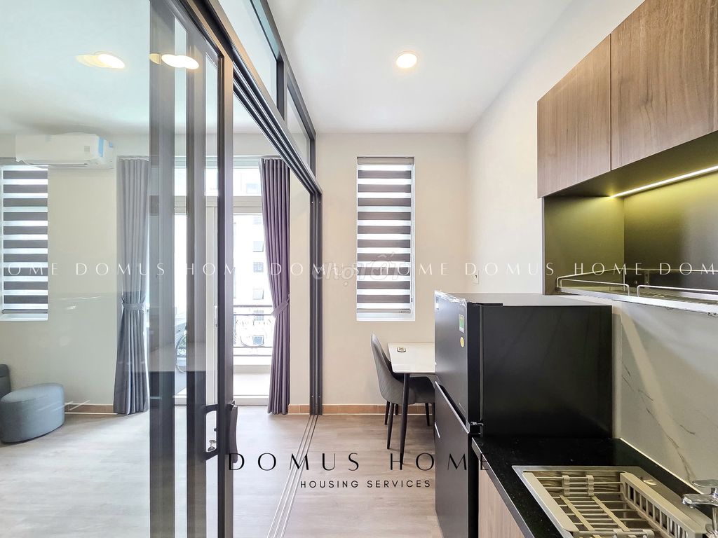 Opening the mini-bar with balconies in Mart District 7.