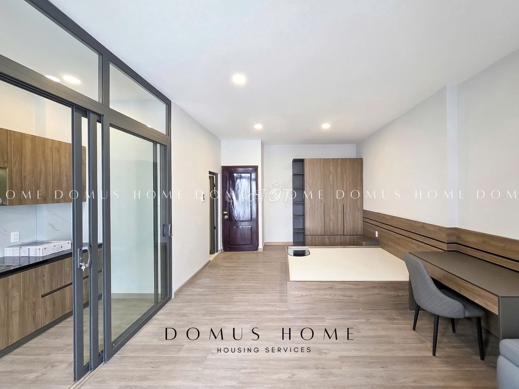 Opening the mini-bar with balconies in Mart District 7.