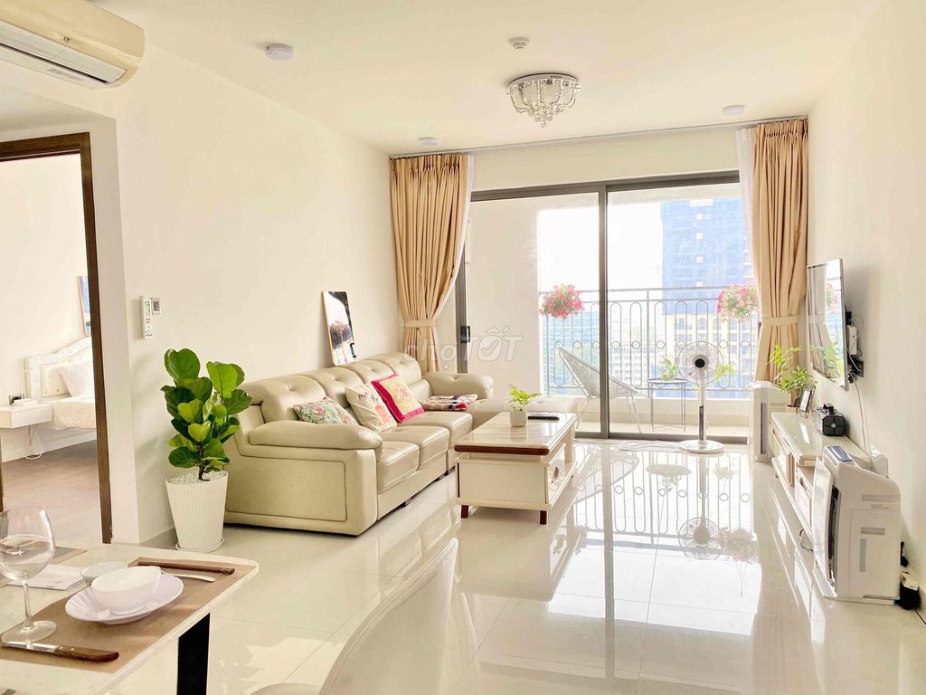 Saigon Royal 120 m2 3 bedroom 2 toilet corner 1 Bittexco, check out the 1st District light.
