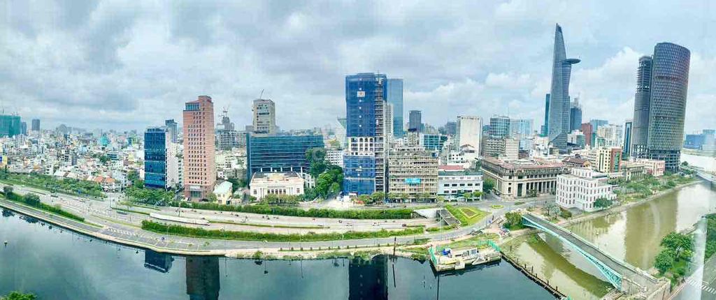 Saigon Royal 120 m2 3 bedroom 2 toilet corner 1 Bittexco, check out the 1st District light.
