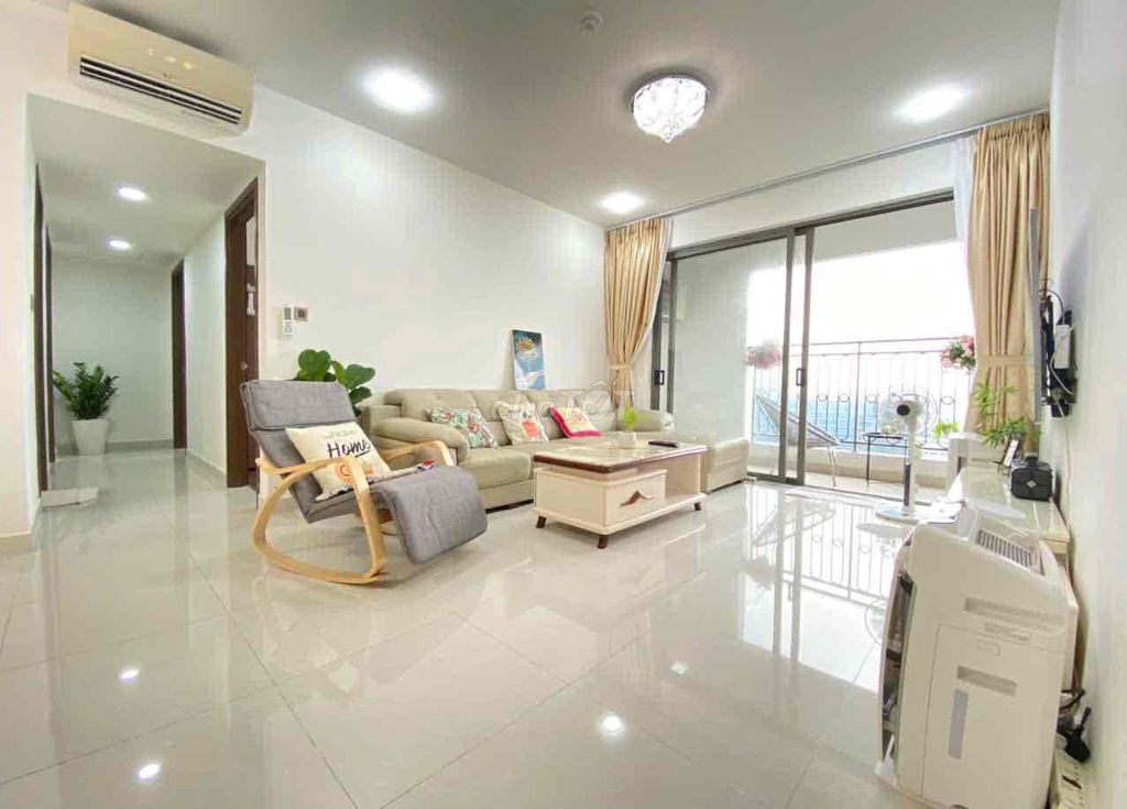Saigon Royal 120 m2 3 bedroom 2 toilet corner 1 Bittexco, check out the 1st District light.