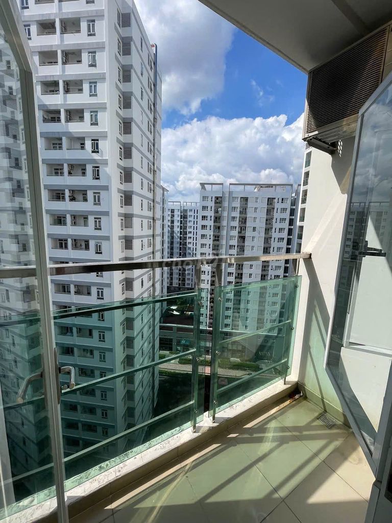 Rent the apartment Him Lam Riverside District 7, 100 meters, 2 bedrooms, basic interior.
