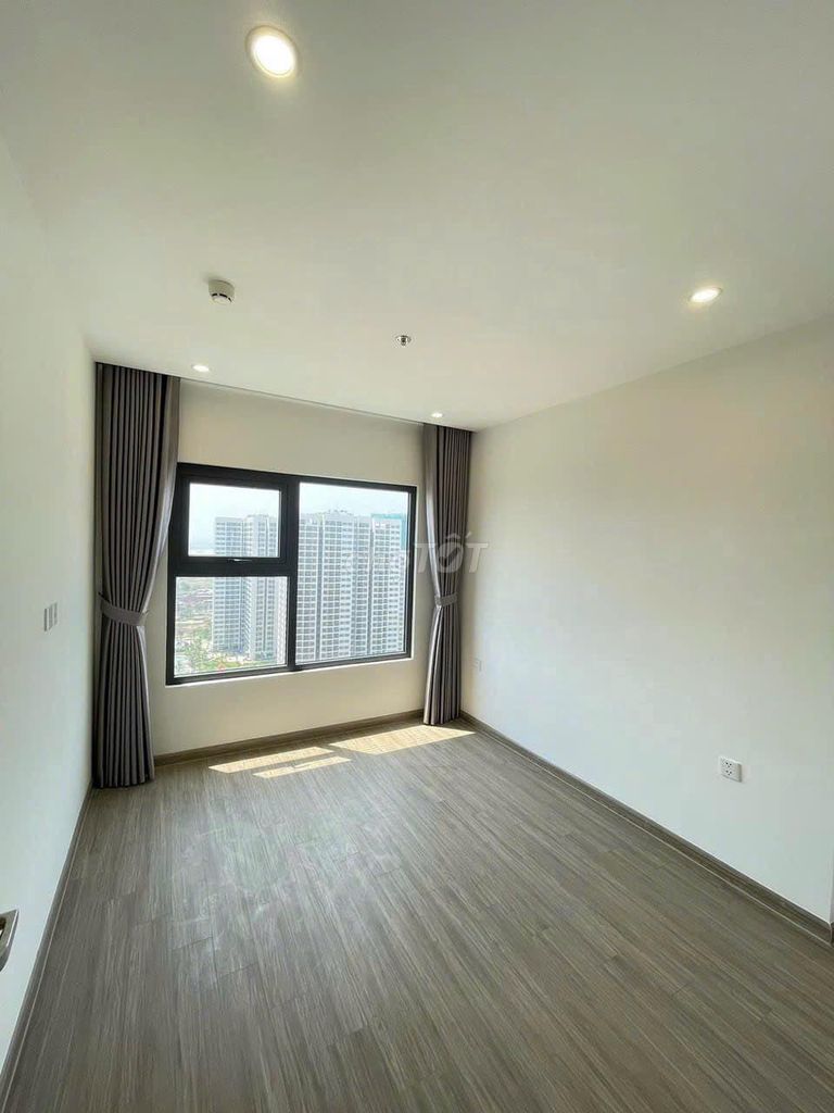 It's the owner who rents his three bedrooms, 2 Excelsior bs10th Magomes District 9