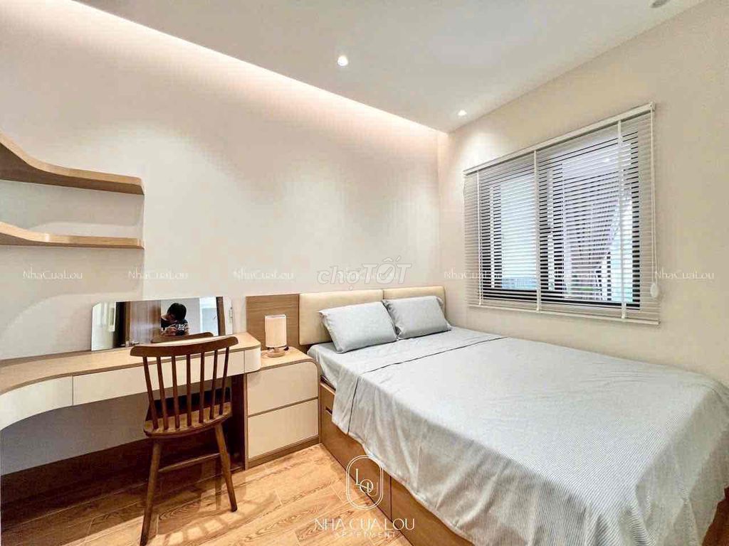 The apartment is an elevator bedroom. The vault is full of new furniture.
