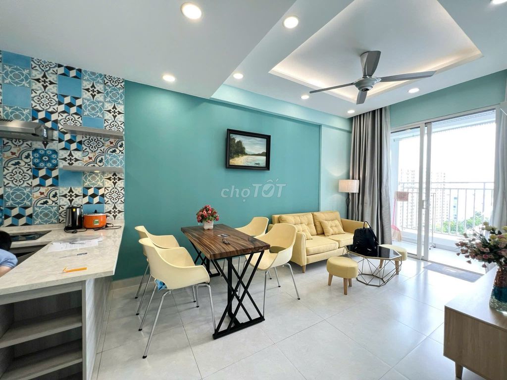 Rent The Botanica Novaland Airport 60m2 right into two rooms.