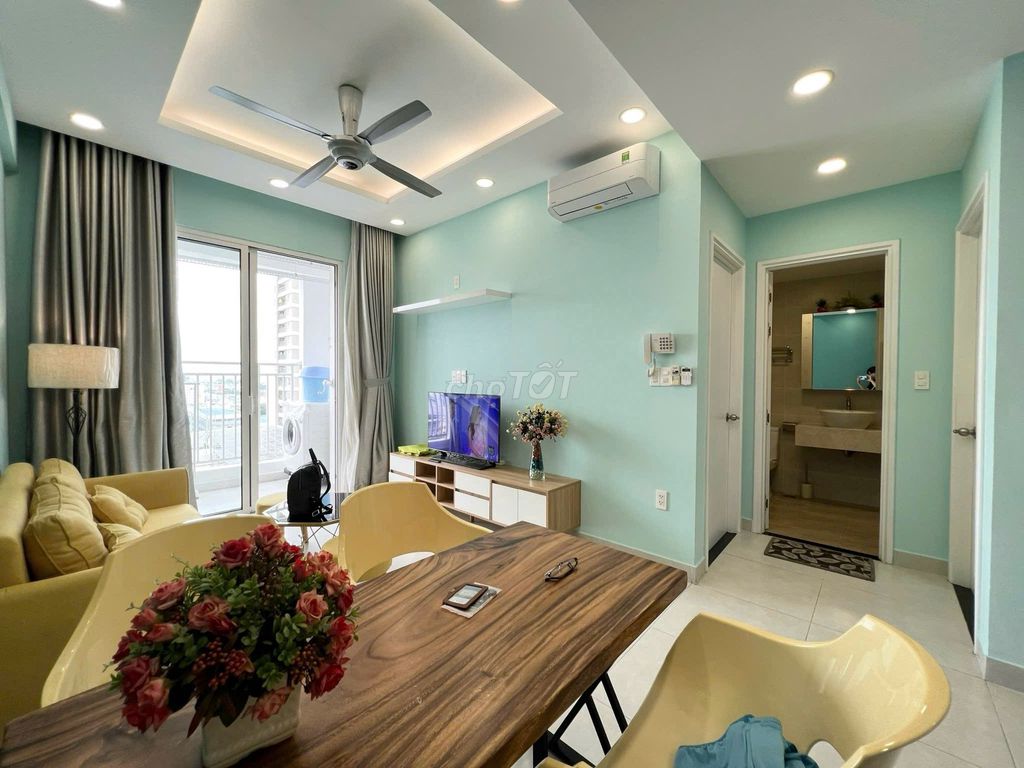 Rent The Botanica Novaland Airport 60m2 right into two rooms.