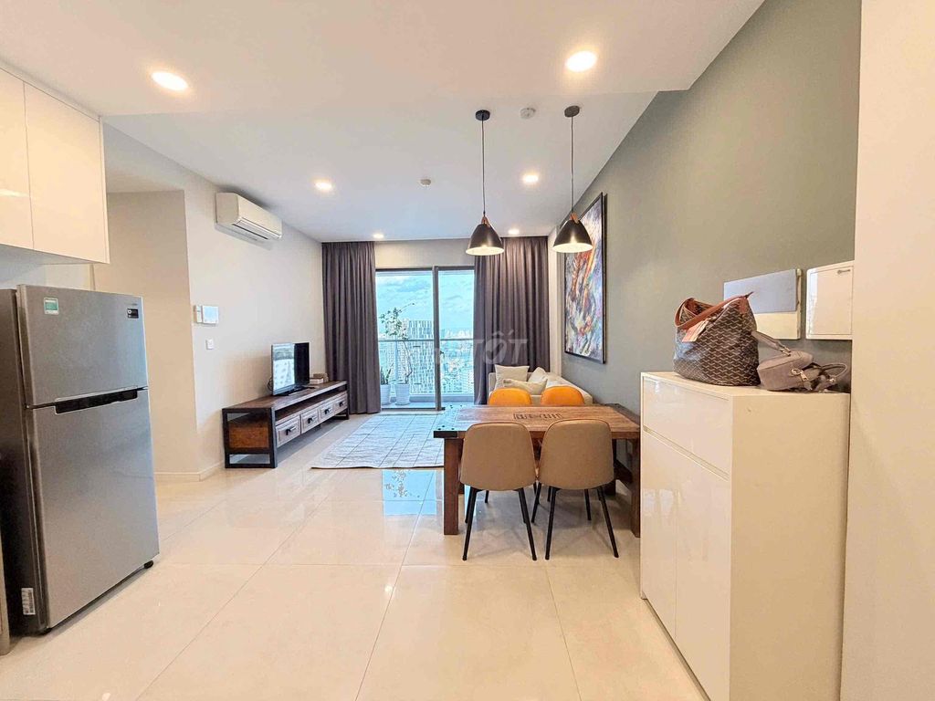 Renting two millium-4rd floor bedrooms