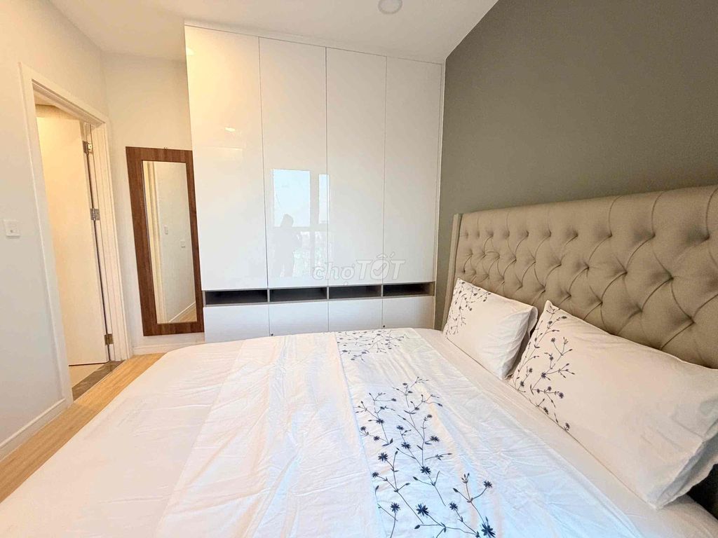 Renting two millium-4rd floor bedrooms